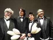 Fotografia promocional de The Flying Karamazov Brothers.
