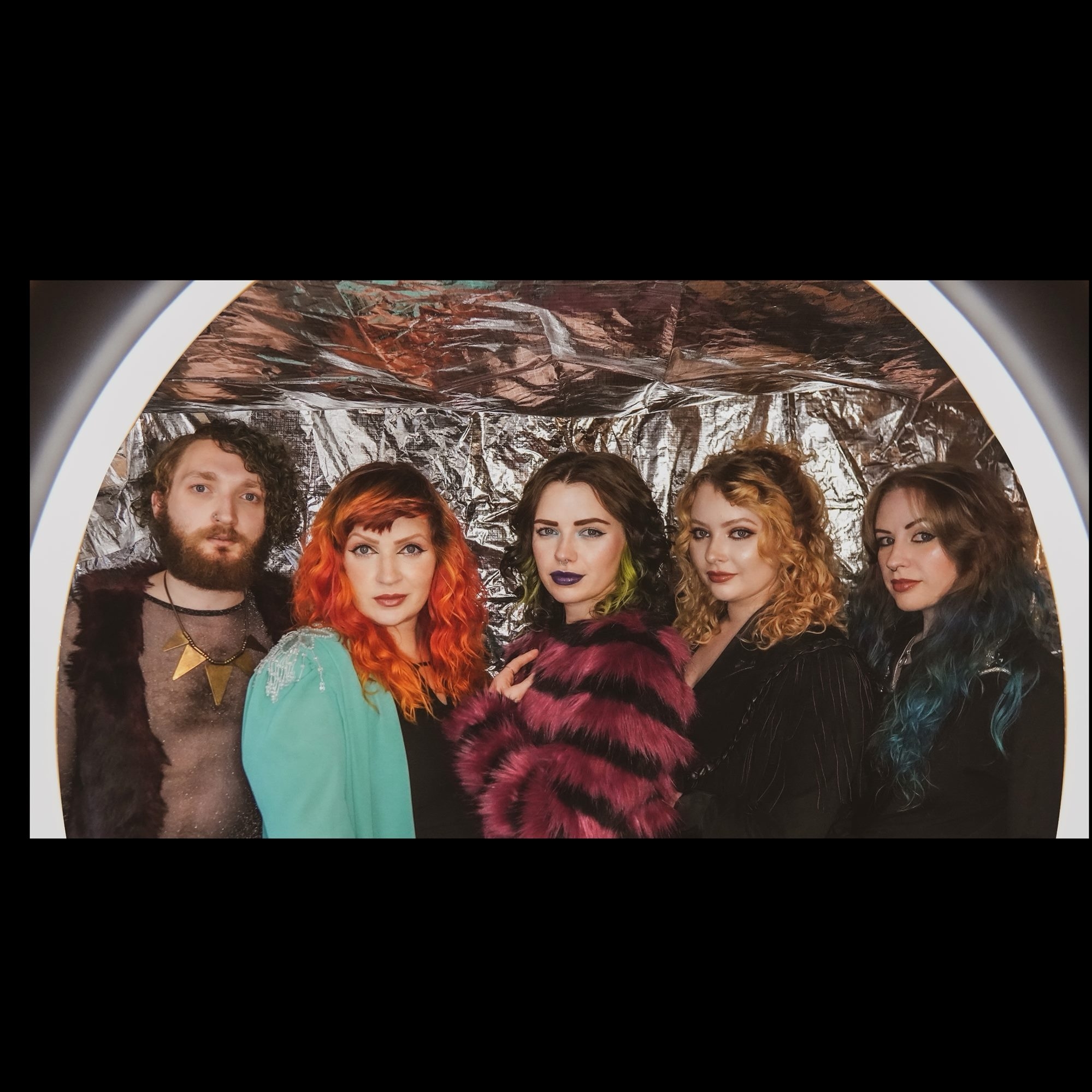 Fotografia promocional de The Footlight District.