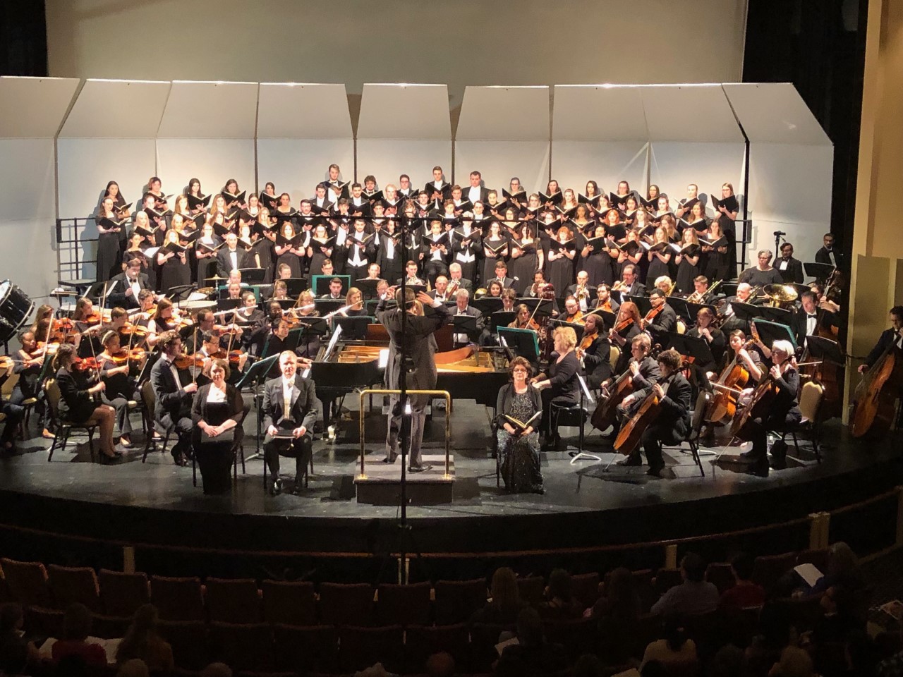 Fotografia promocional de The High Point University Community Orchestra.