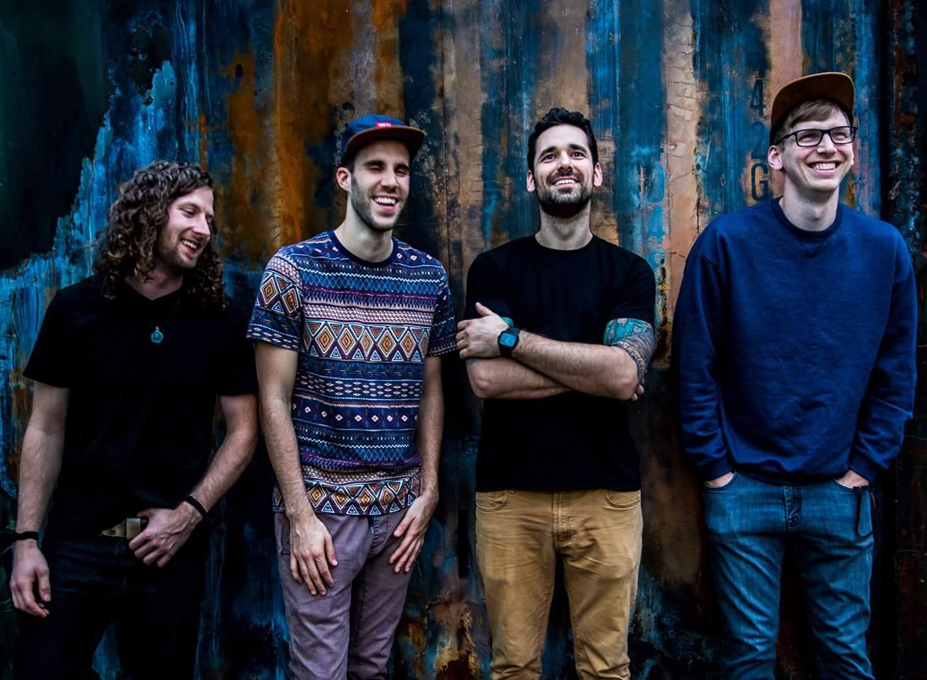 Fotografía promocional de The Middle Ground
