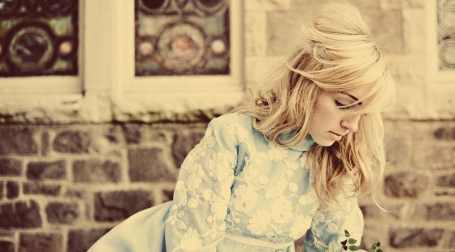 Promotional photograph of The Mynabirds.