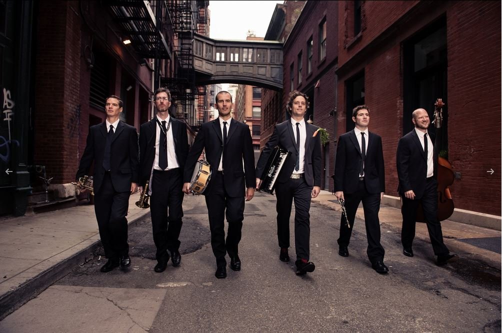 Promotional photograph of Concierto de The Queen's Cartoonists en Wickenburg.