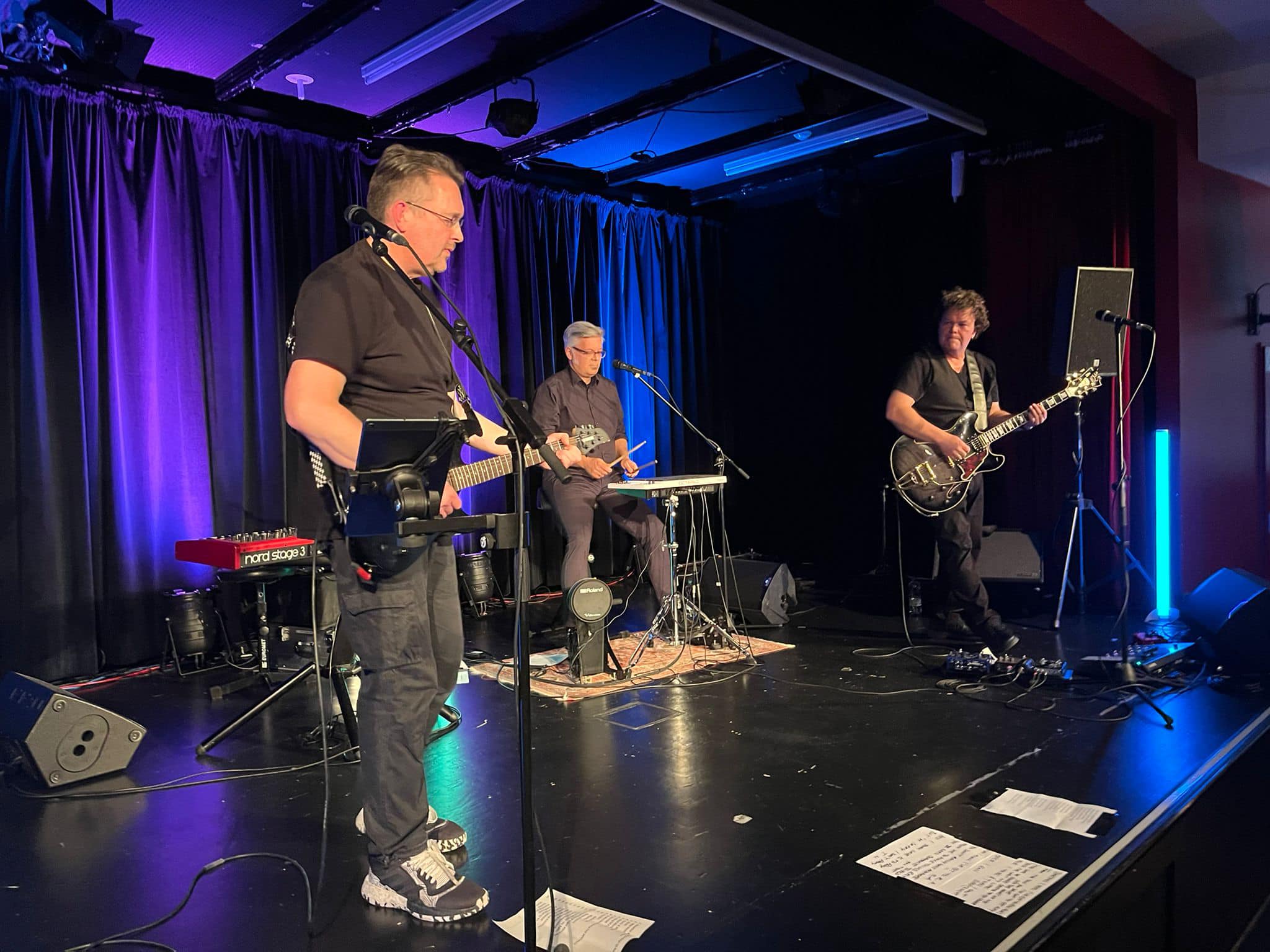 Promofoto von Concierto de The real kings of neon en Braunschweig.