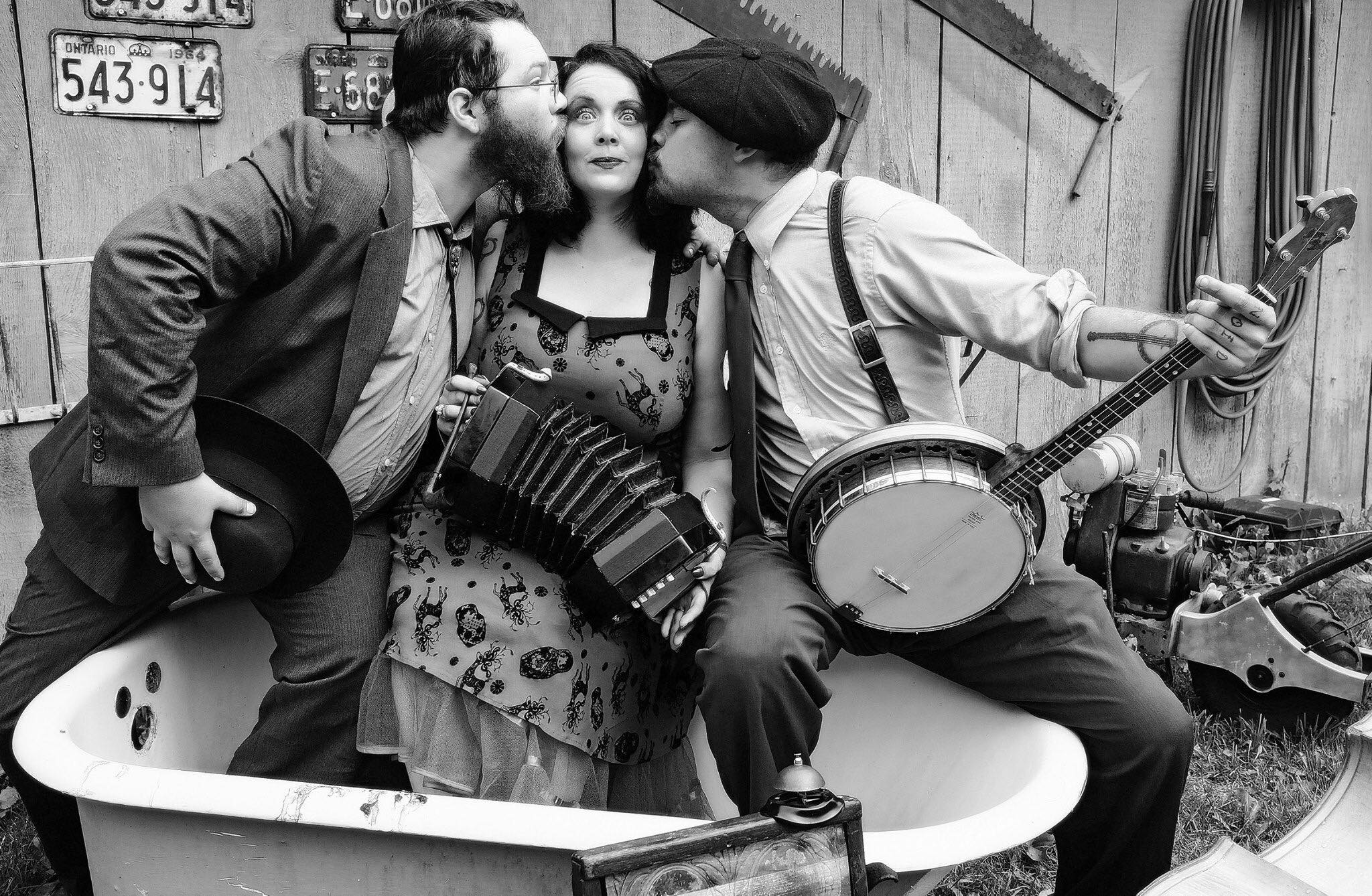 Photographie promotionnelle de Concierto de The Vaudevillian en Huddersfield.