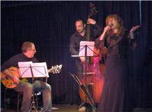 Fotografia promocional de the white jazz trio.