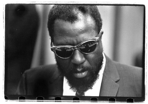 Fotografia promocional de Thelonious Monk.