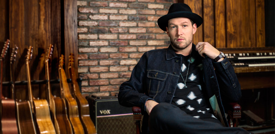 Fotografia promocional de Thomas Oliver.