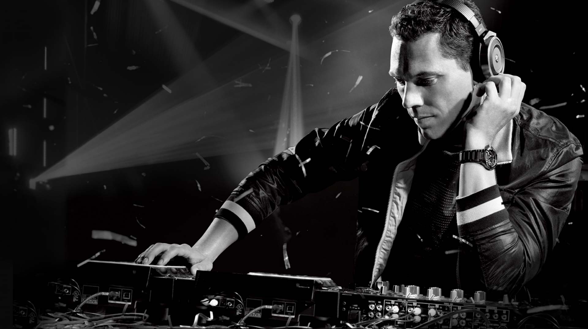 Promotional photograph of Tiësto.
