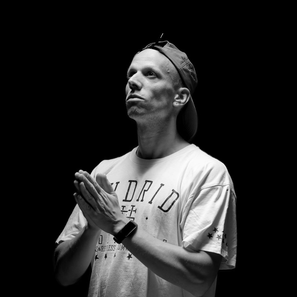 Fotografía promocional de Tony Karate