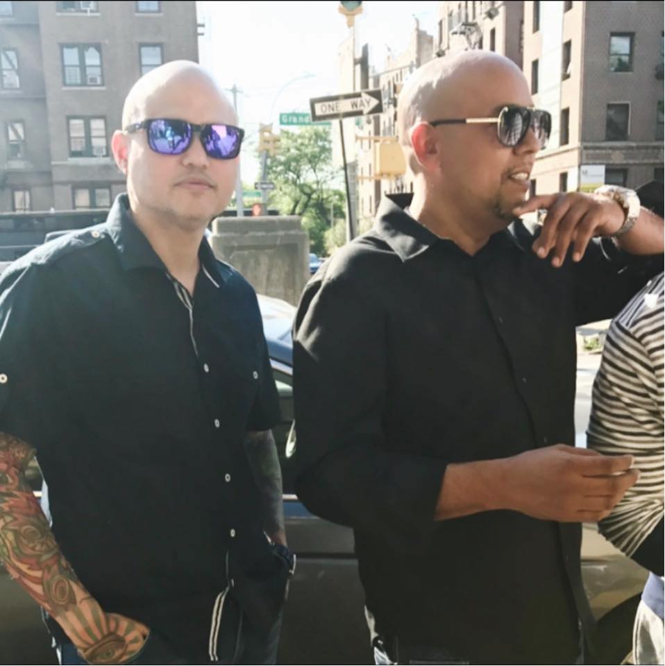 Fotografía promocional de Two Without Hats