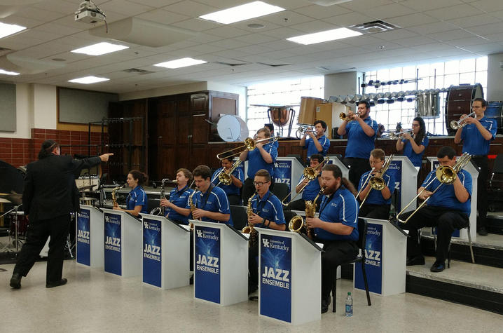 Fotografia promocional de UK Jazz Ensemble.