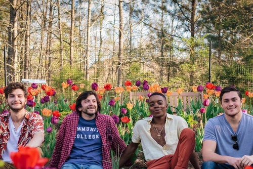 Fotografia promocional de Underground Springhouse.