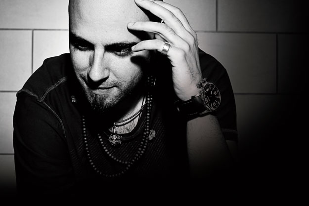 Promotional photograph of Uner.