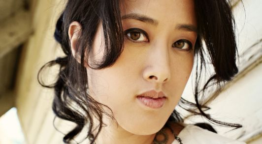 Promofoto von Concierto de Vienna Teng en Langenau.