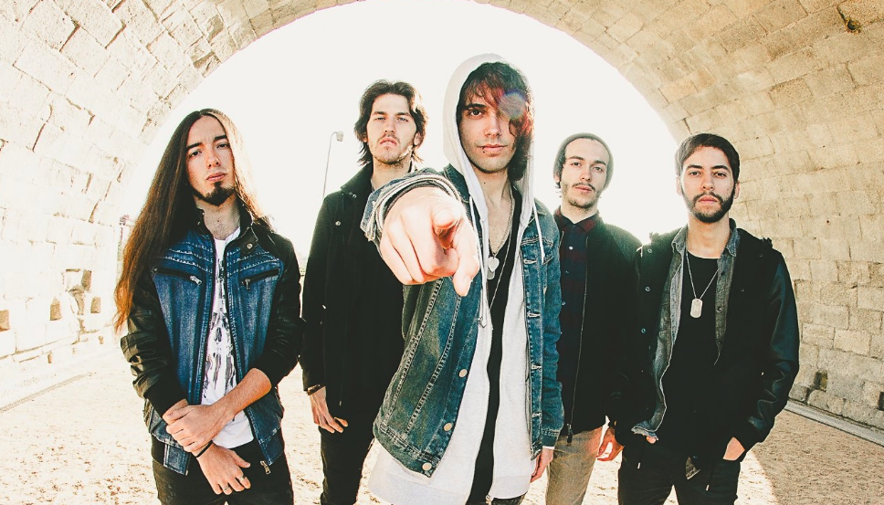 Fotografía promocional de Walking WIth Wolves