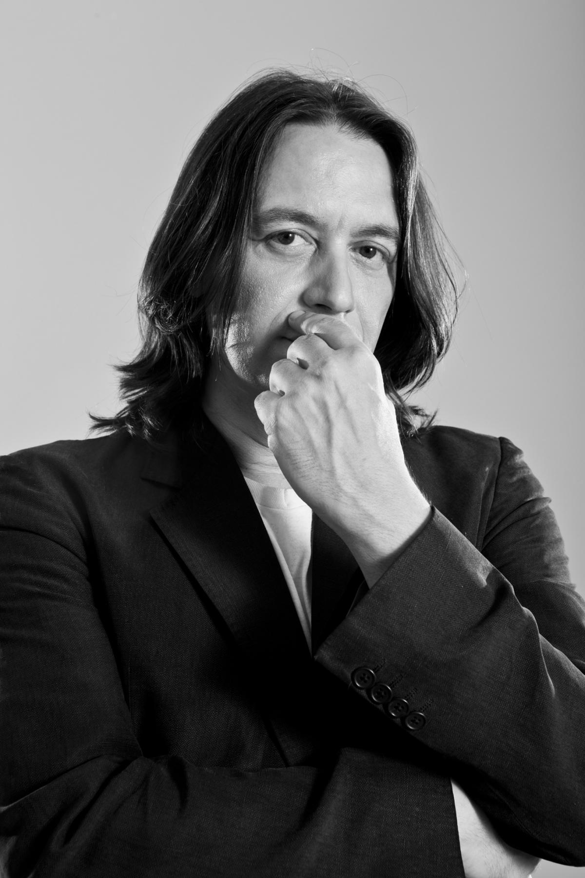 Fotografía promocional de Yannis Kotsiras