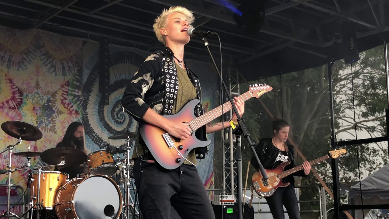 Promofoto von Concierto de Yasi Hofer & Band en Ansbach.