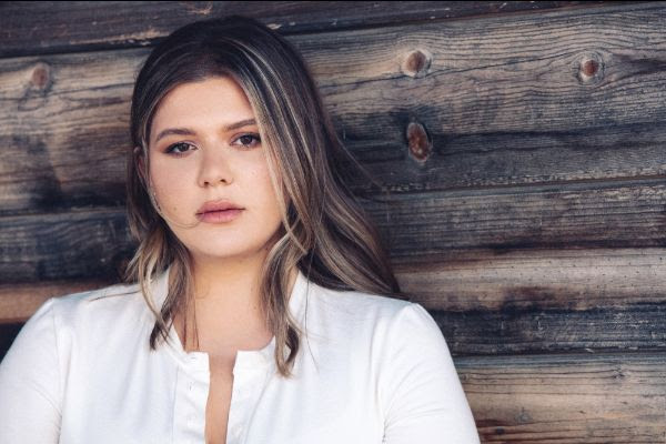 Fotografía promocional de Yebba