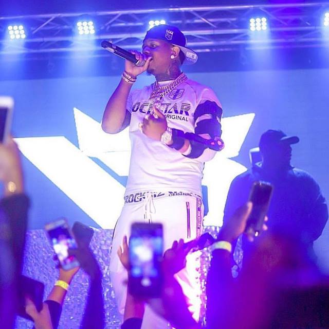 Fotografía promocional de Yella Beezy