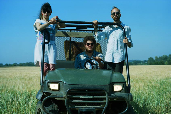 Promotional photograph of Yuck.