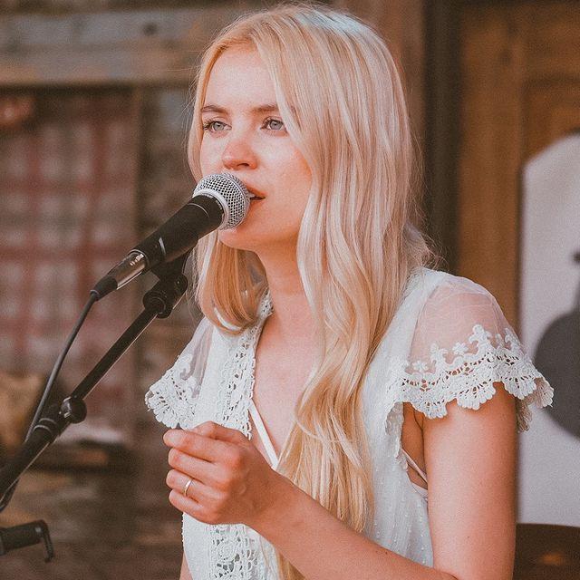 Fotografía promocional de Zandi Holup