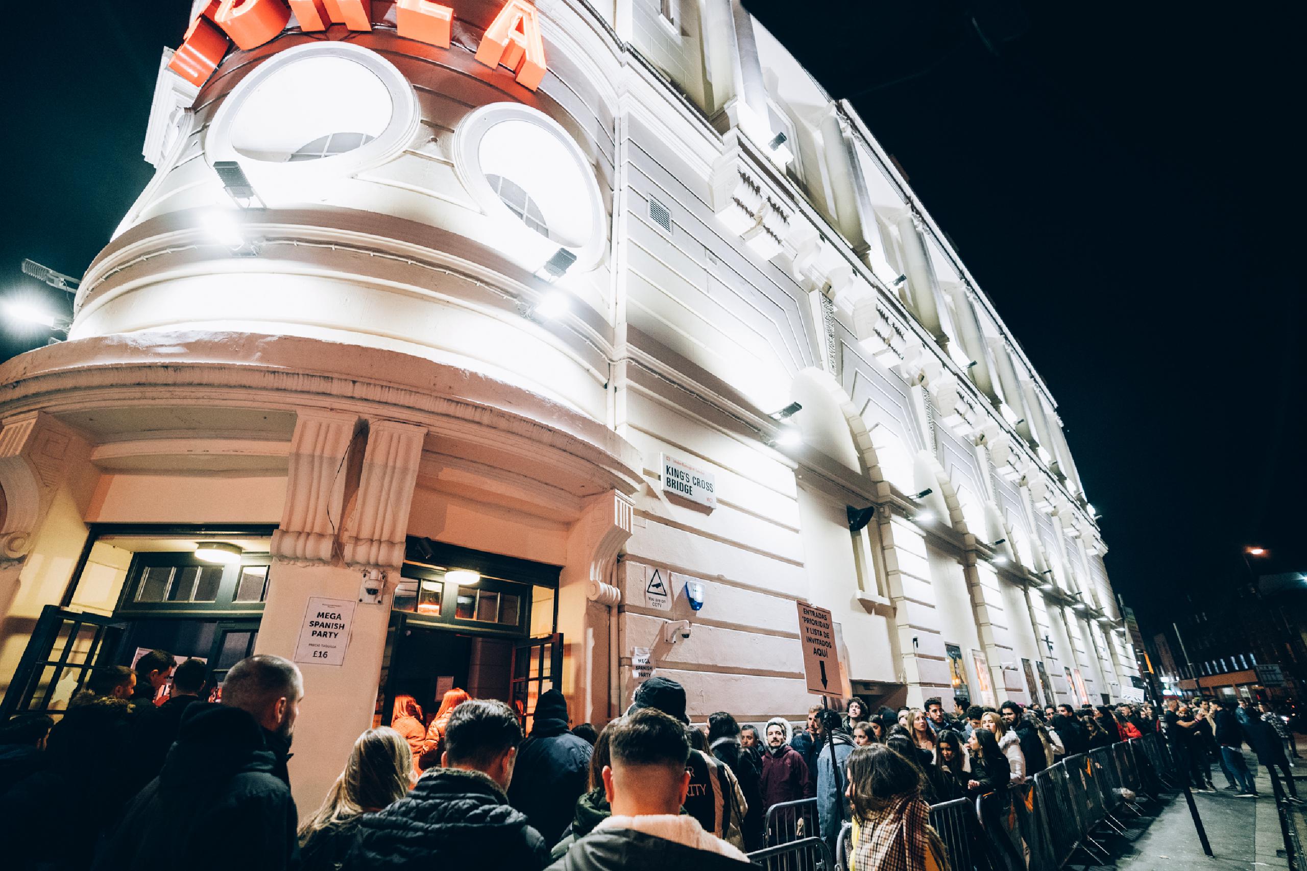 Somos la fiesta para españoles más gamberra, divertida y multitudinaria de Londres con tres salas con ambientes musicales distintos bajo un mismo techo, animación, cañones de confeti, temazos españoles e internacionales y horario de cierre hasta las 6 am de la mañana. Cada mes, en el Club londinense Scala. ¡Ven a comprobar por qué somos la fiesta número uno en Londres!

Web: http://bit.ly/MegaSpanishParty
Facebook: http://bit.ly/FacebookMSP
Instagram: http://bit.ly/InstaMSP