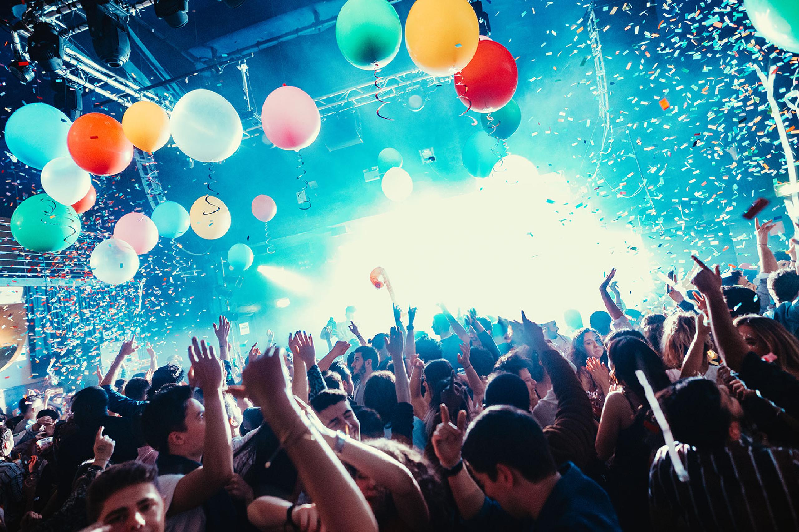 Somos la fiesta para españoles más gamberra, divertida y multitudinaria de Londres con tres salas con ambientes musicales distintos bajo un mismo techo, animación, cañones de confeti, temazos españoles e internacionales y horario de cierre hasta las 6 am de la mañana. Cada mes, en el Club londinense Scala. ¡Ven a comprobar por qué somos la fiesta número uno en Londres!

Web: http://bit.ly/MegaSpanishParty
Facebook: http://bit.ly/FacebookMSP
Instagram: http://bit.ly/InstaMSP