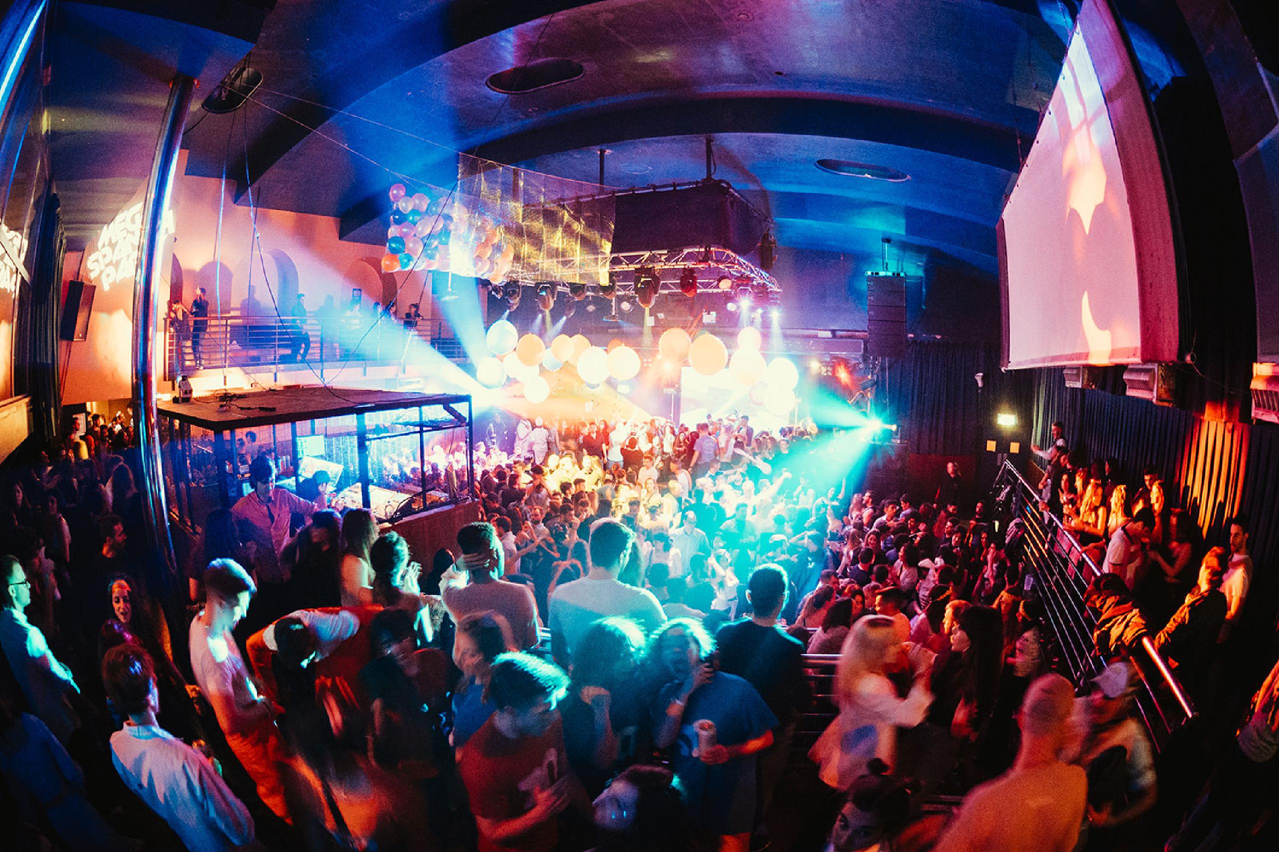 Somos la fiesta para españoles más gamberra, divertida y multitudinaria de Londres con tres salas con ambientes musicales distintos bajo un mismo techo, animación, cañones de confeti, temazos españoles e internacionales y horario de cierre hasta las 6 am de la mañana. Cada mes, en el Club londinense Scala. ¡Ven a comprobar por qué somos la fiesta número uno en Londres!

Web: http://bit.ly/MegaSpanishParty
Facebook: http://bit.ly/FacebookMSP
Instagram: http://bit.ly/InstaMSP