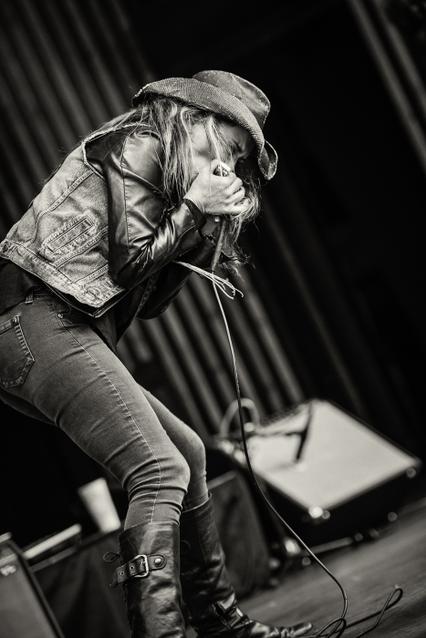 Stacie Collins en directo.