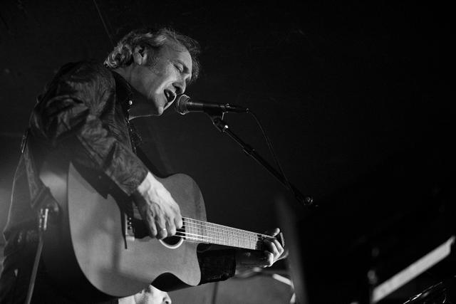 En directo presentando Estación Término en la Sala Clamores.
Foto de irenemedina.com