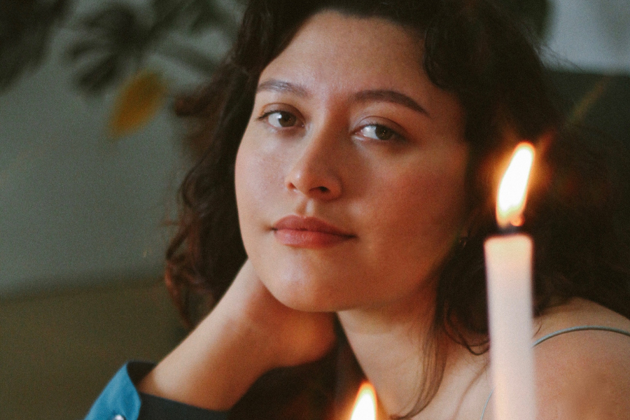 Fotografía promocional de Alejandra Paniagua en Puebla. Breve Espacio.