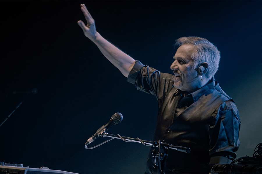 Fotografía promocional de Alejandro Lerner en Malandar