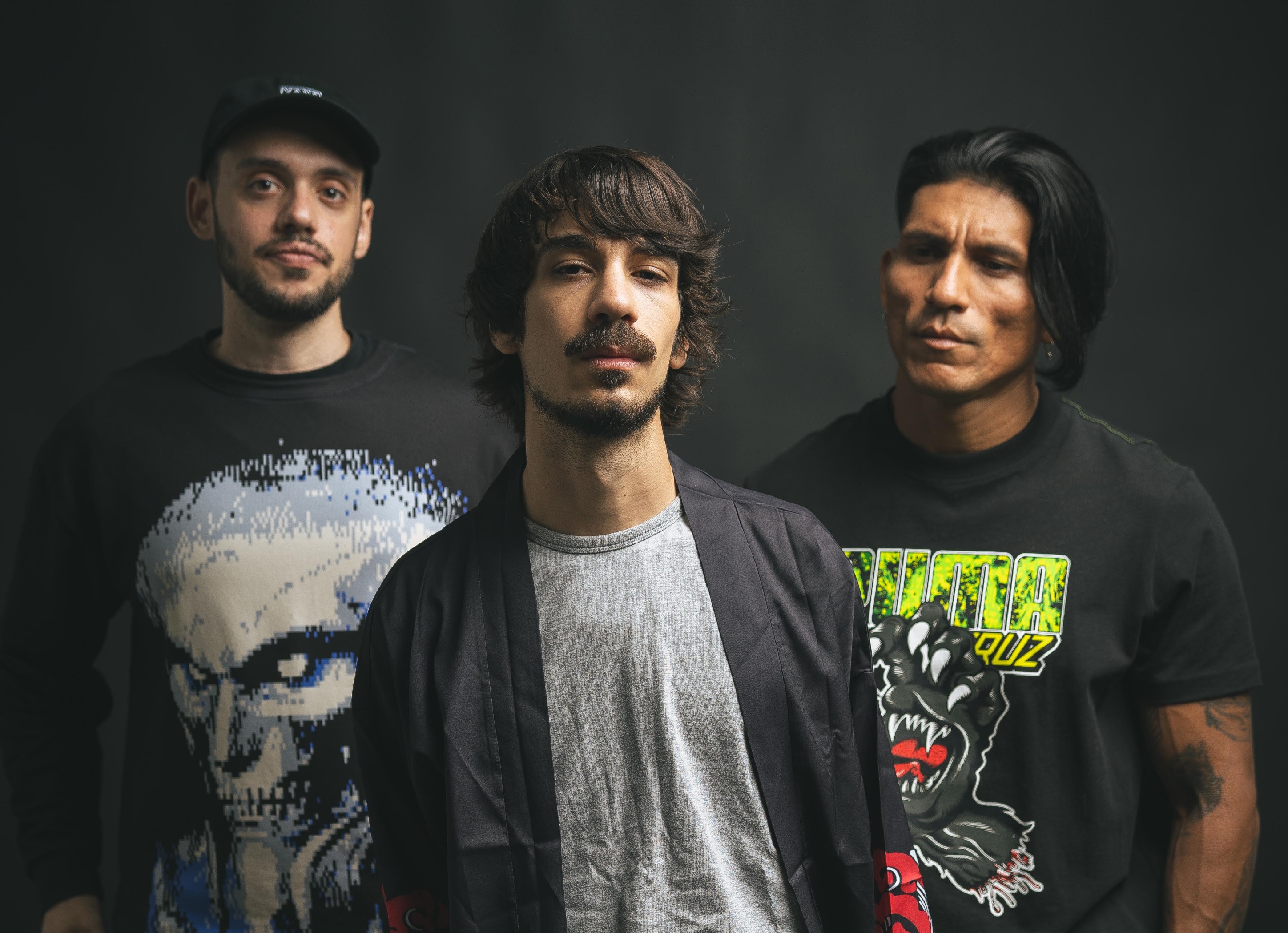 Promotional photograph of Bone Dies en concierto en Cangas junto a Serpe.