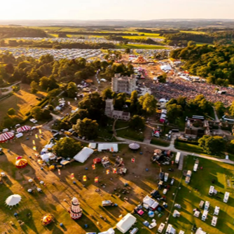 Photographie promotionnelle de Camp Bestival Dorset 2025.