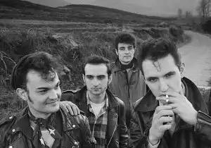 Promotional photograph of Homenaje a músicos de Zaragoza de Heroes del Silencio a Más Birras en Madrid.