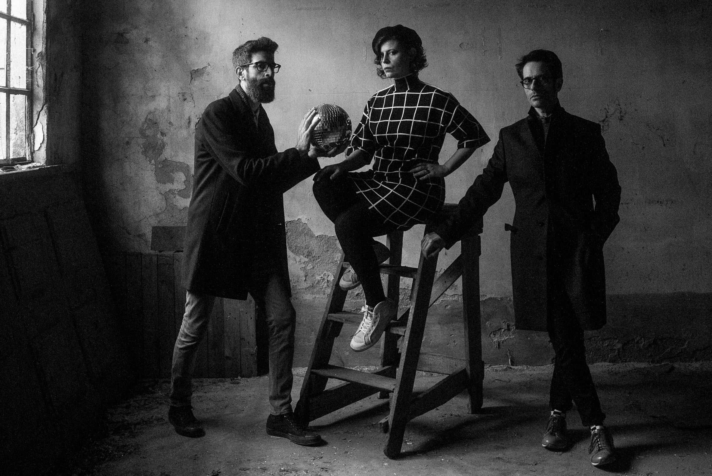 Fotografía promocional de Concierto BIrds Are Indie + Ál Carmona con su Banda.