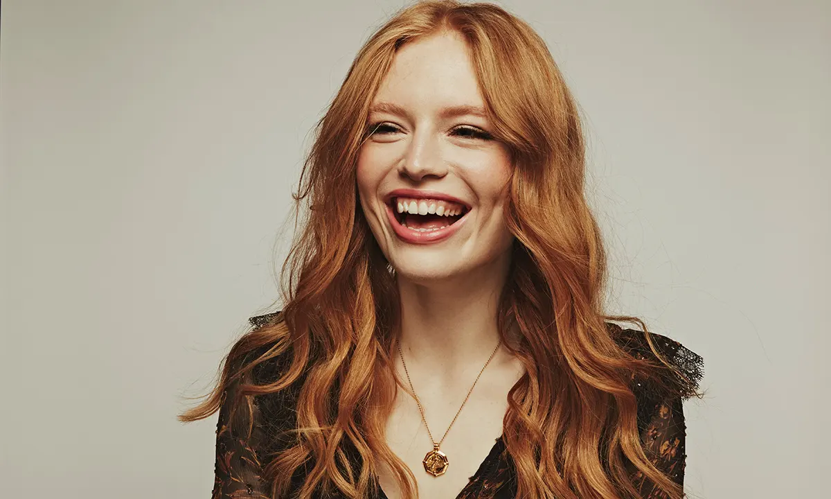 Promofoto von Concierto de Freya Ridings en Londres.