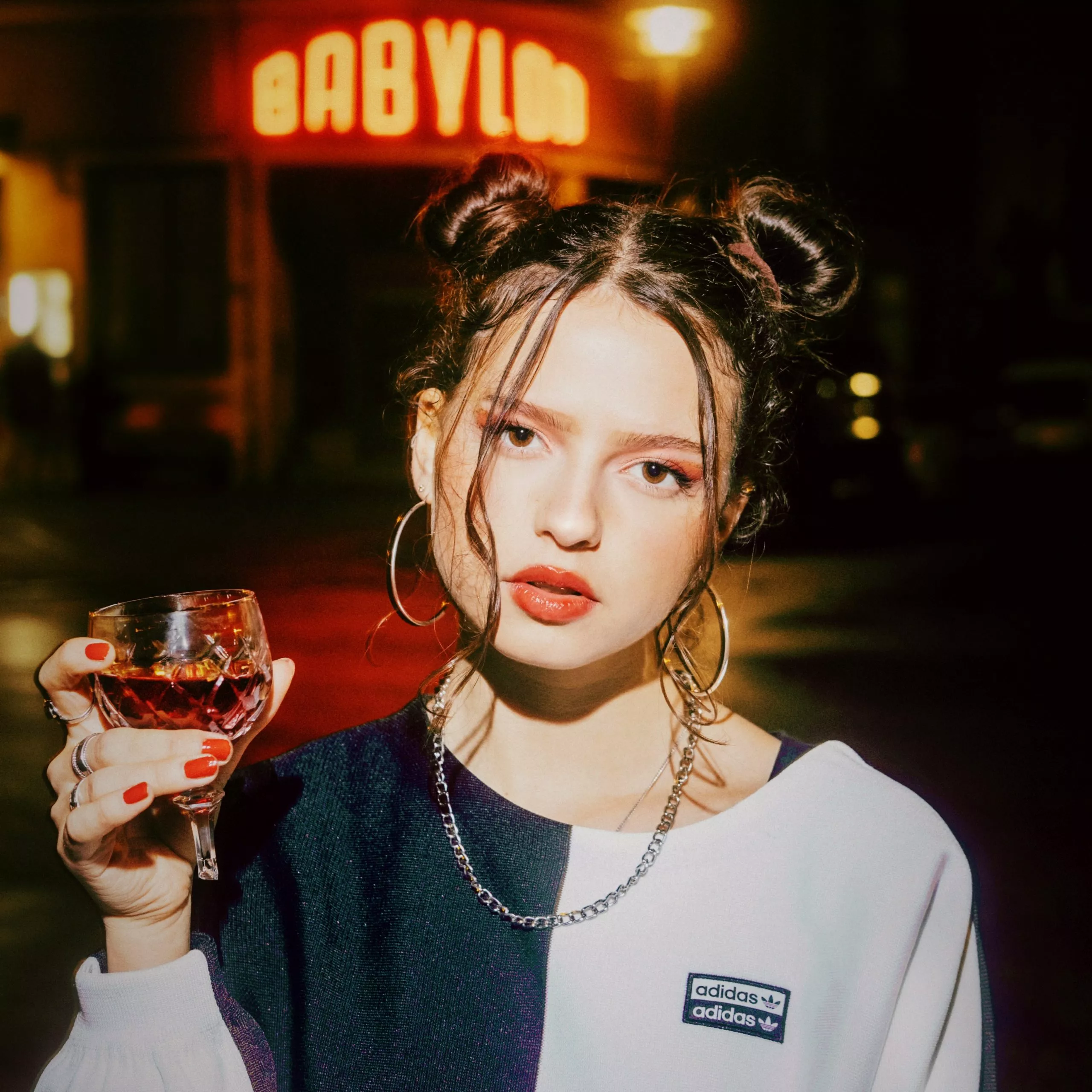 Promofoto von Concierto de Nina Chuba en Leipzig.