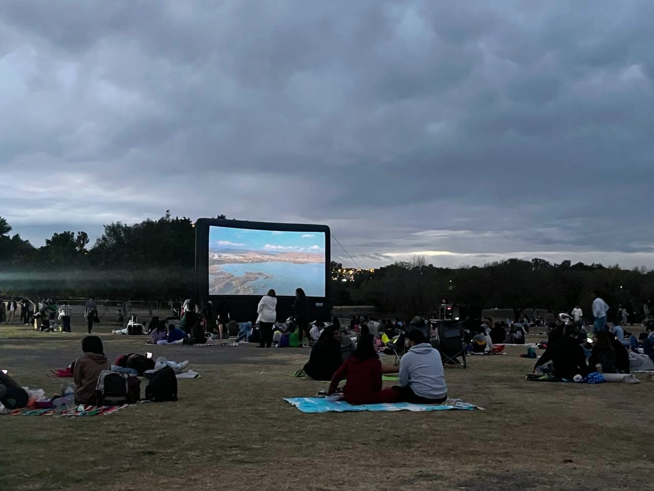 Fotografía promocional de Día en el Metro "Cine-Cita"