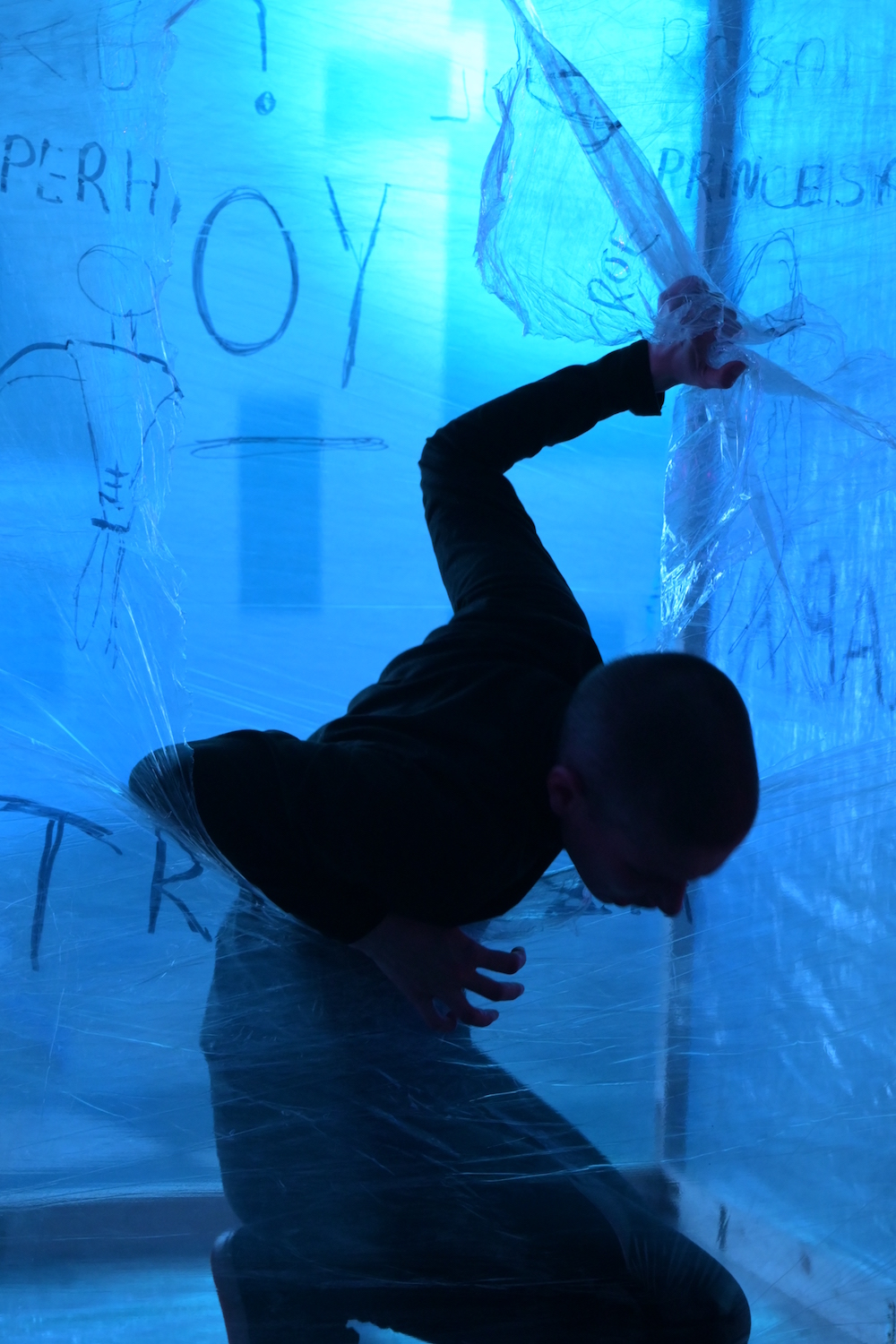 Fotografía promocional de ESCENICA "A u O" en el Contenedor Cultural