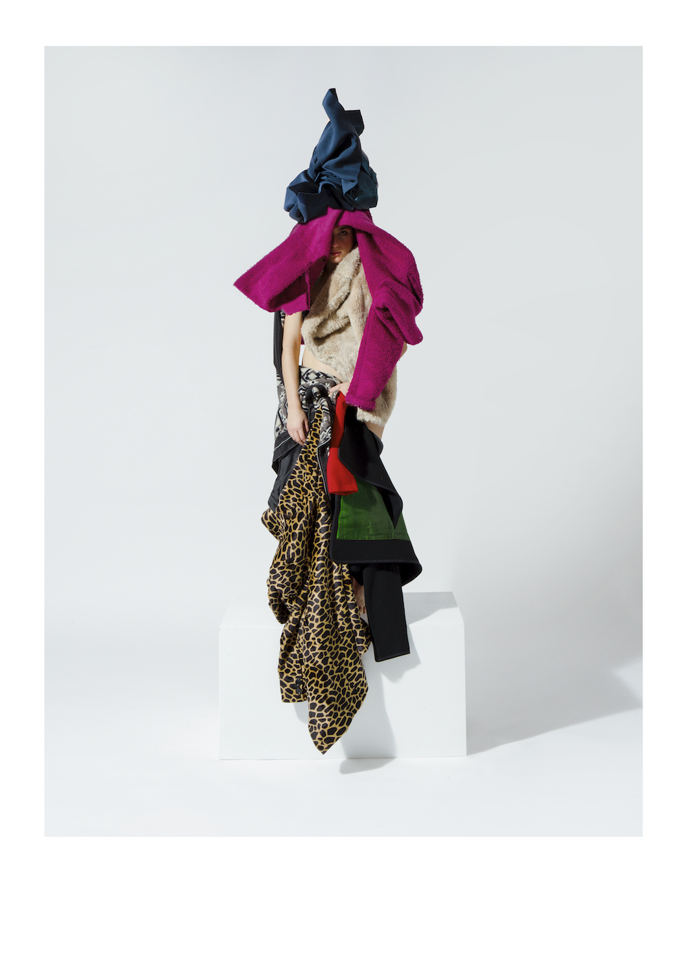 Fotografía promocional de ESCENICA "CHAQUETERA" en el Contenedor Cultural