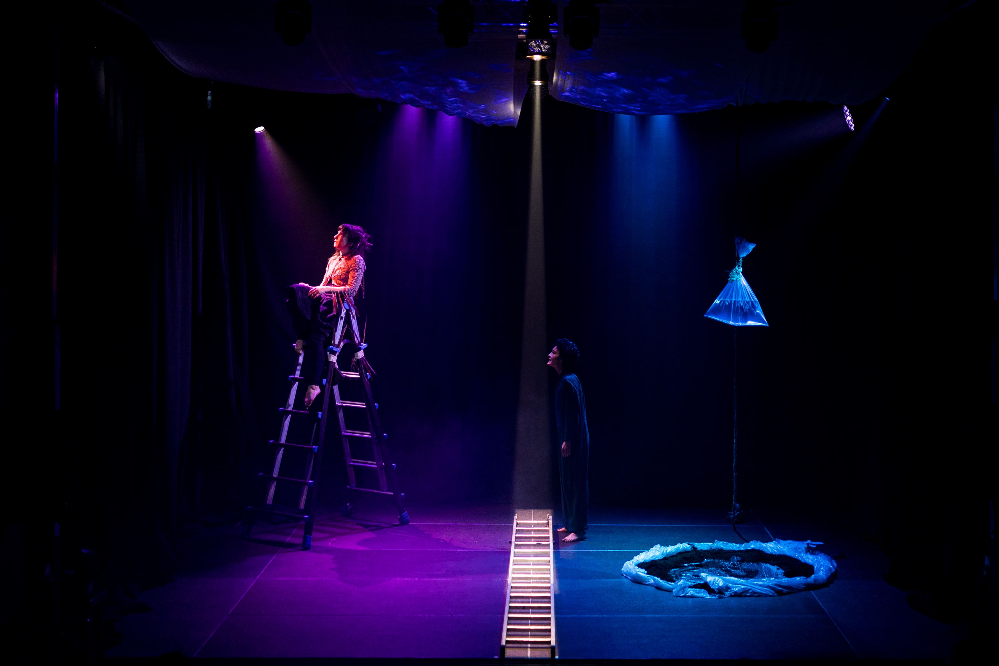 Fotografía promocional de ESCENICA "FISURA" en el Contenedor Cultural