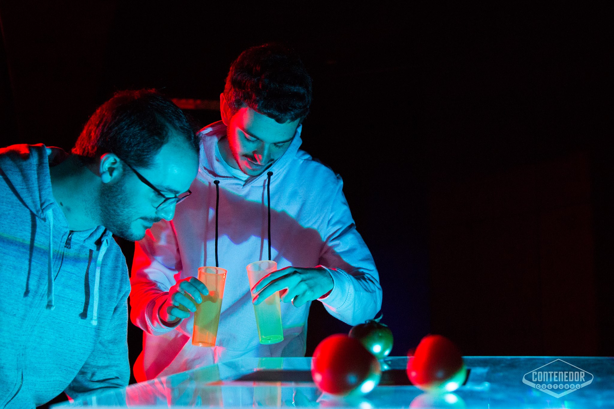 Fotografía promocional de ESCENICA "LOS INTRUSOS" 21:00 horas en el Contenedor Cultural