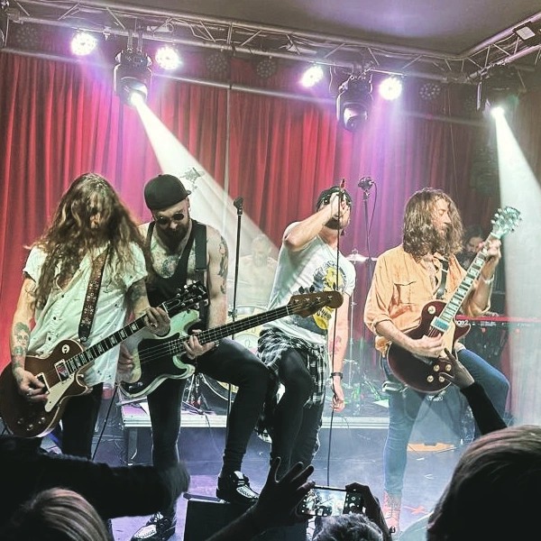 Fotografía promocional de Gansos Rosas + Bed of Rosas en Zaragoza 2024