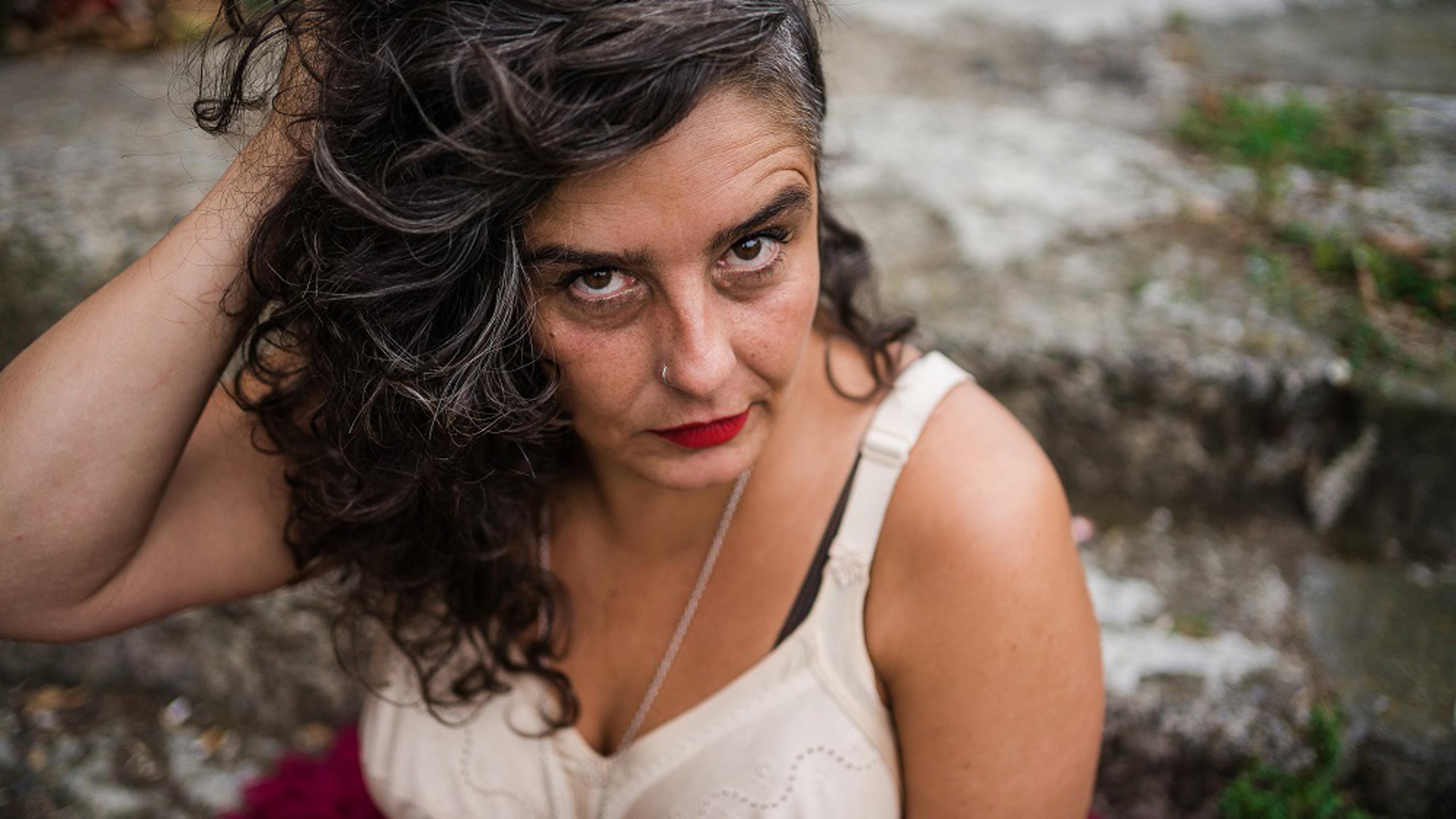 Fotografía promocional de IRANTZU VARELA. SEÑORICIDIO
