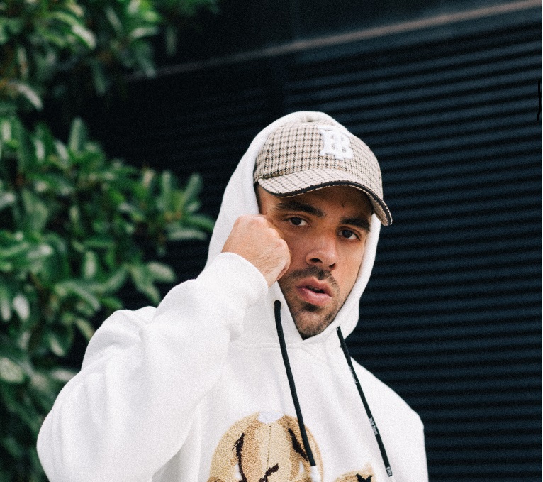 Fotografía promocional de Israel B en Granada