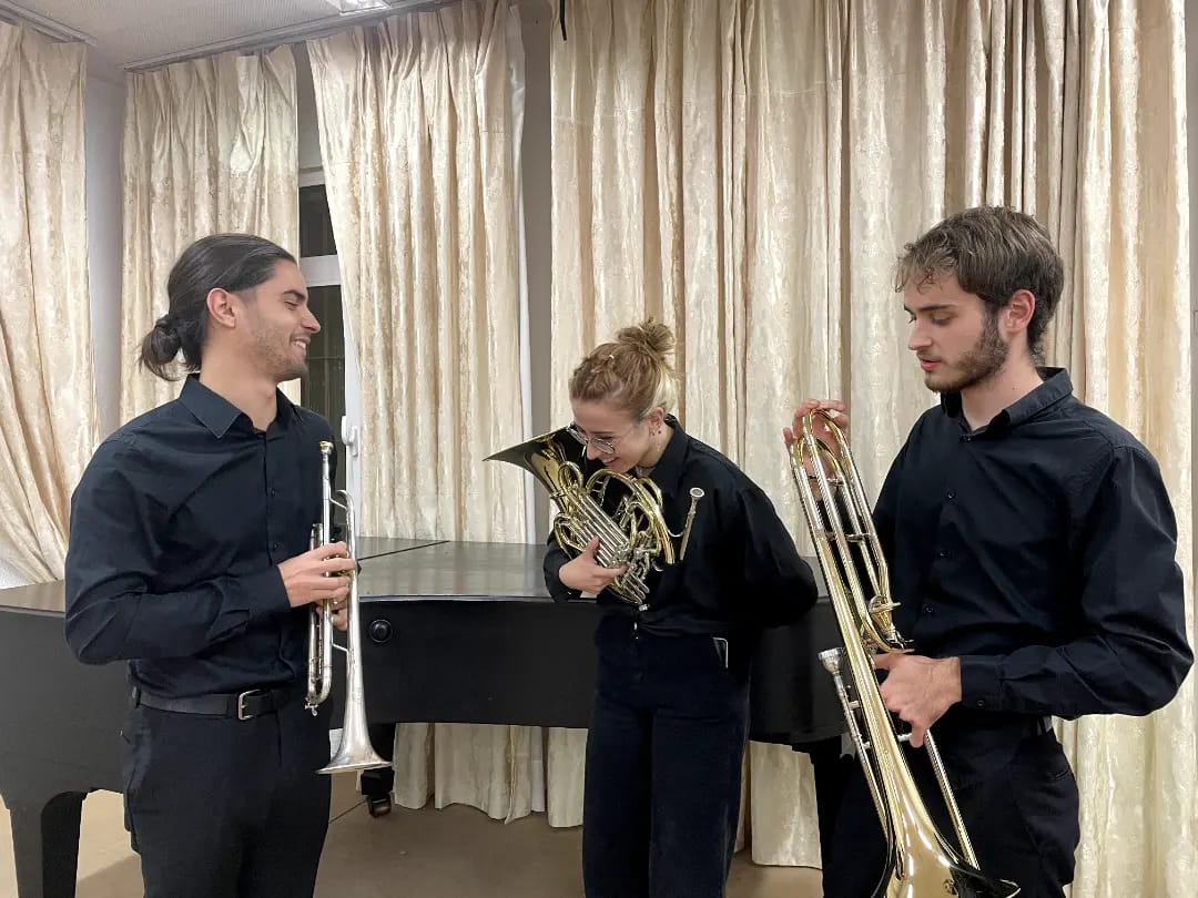 Fotografía promocional de Las Noches del Inglés. Especial feria. Alfa Brass Trío