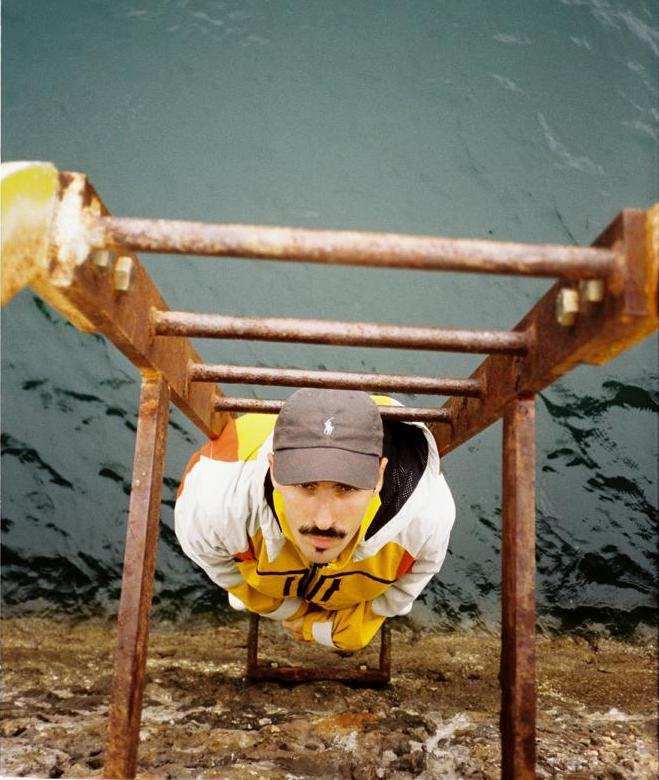 Fotografía promocional de Manu Cort en Santander