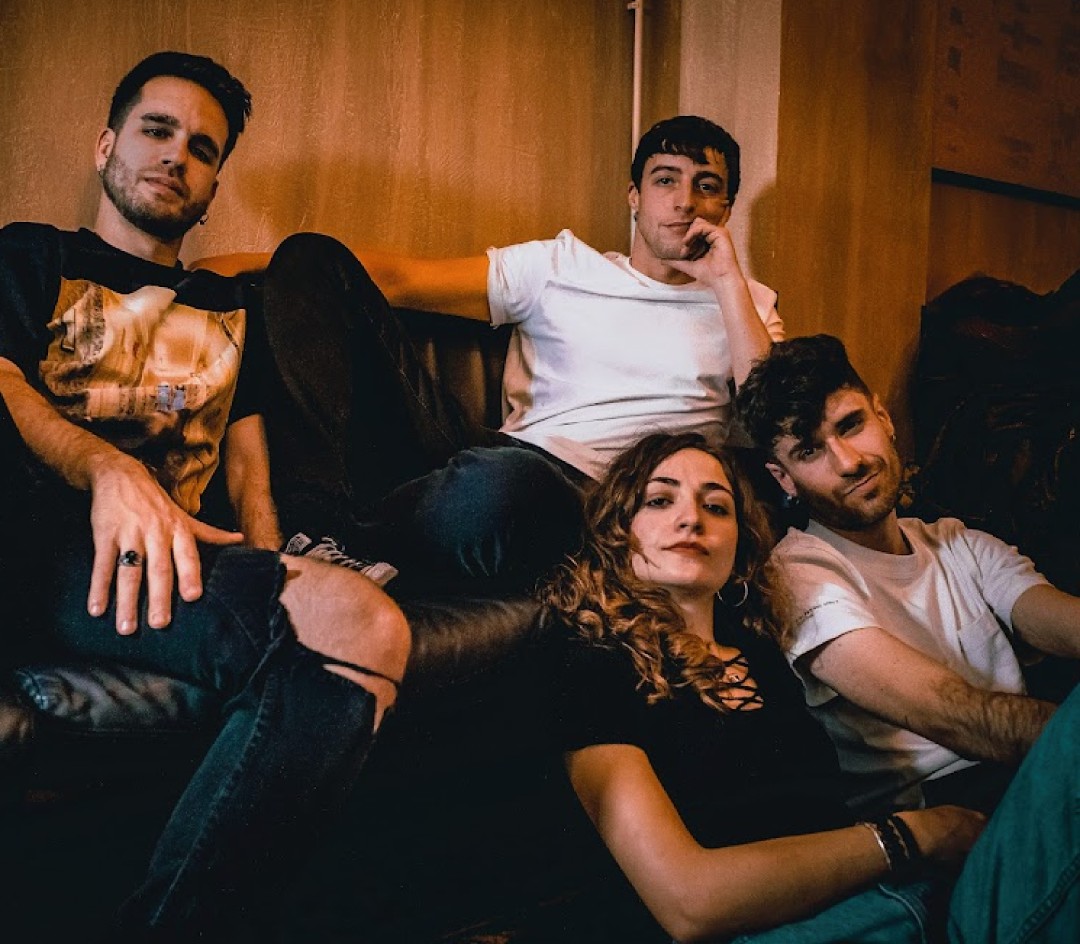 Fotografía promocional de Mono Cuchillo + Dogteeth + The Noisy Requiem en Maravillas Club