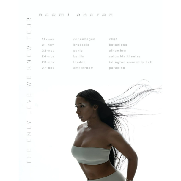 Fotografía promocional de Naomi Sharon en concert à Paris